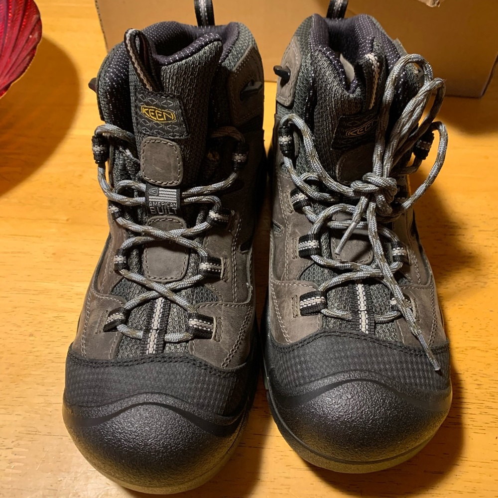 Brand new Keen’s Braddock Mid WP Steel Toe boots.
